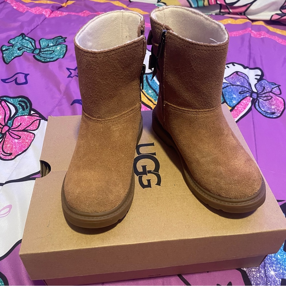 Girl Ugg’s